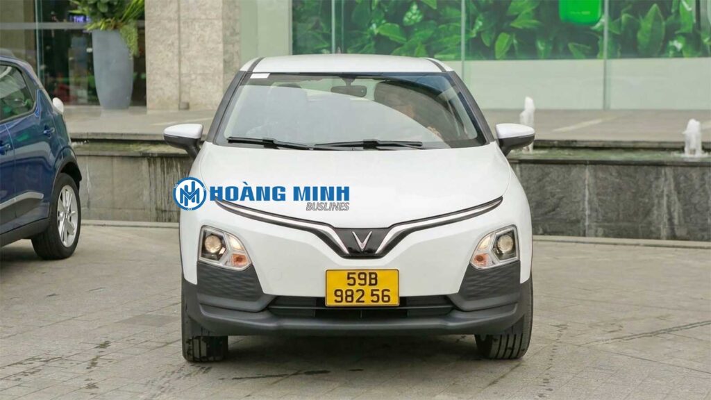 Cho-thuê-xe-4-chỗ-có-tài-xế,-xe-đời-mới,-hiện-đại
