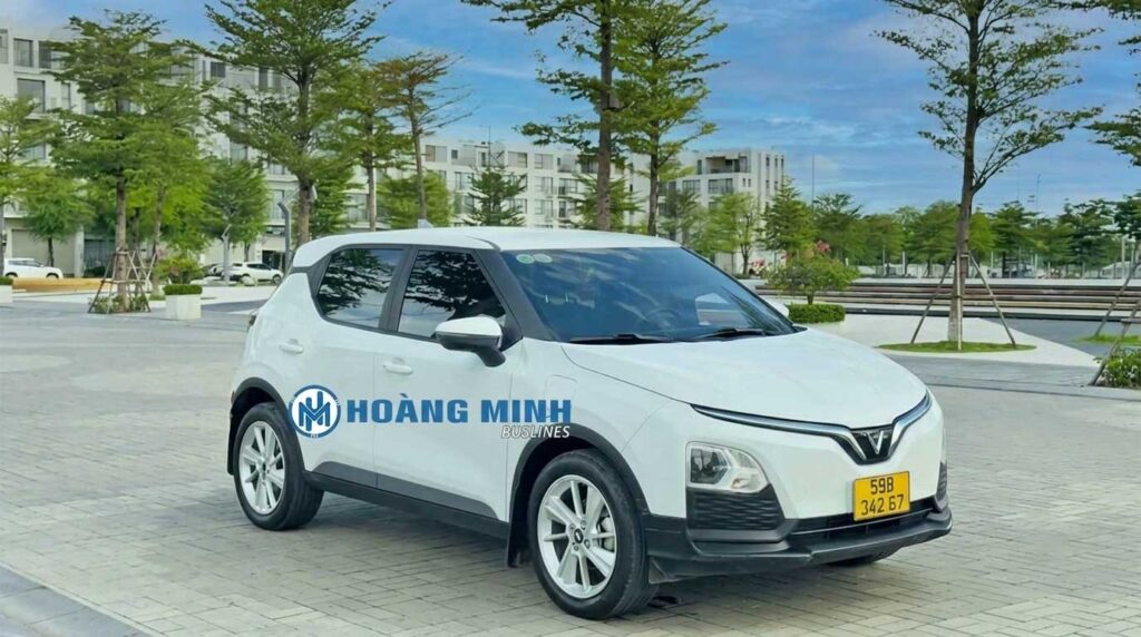 Cho-thuê-xe-4-chỗ-phục-vụ-đi-công-tác