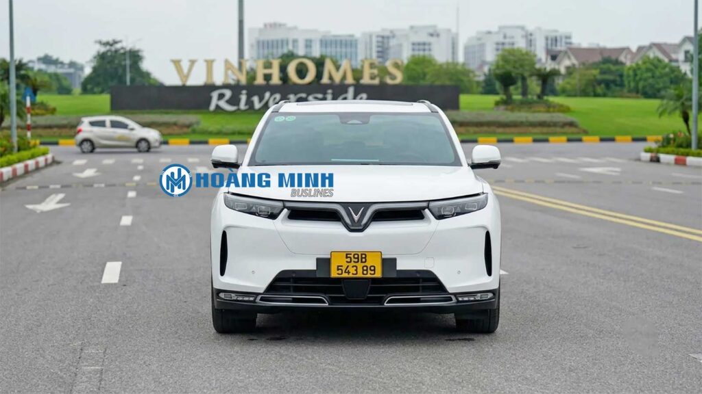 Cho-thuê-xe-7-chỗ-có-tài-xế,-giá-hợp-lý
