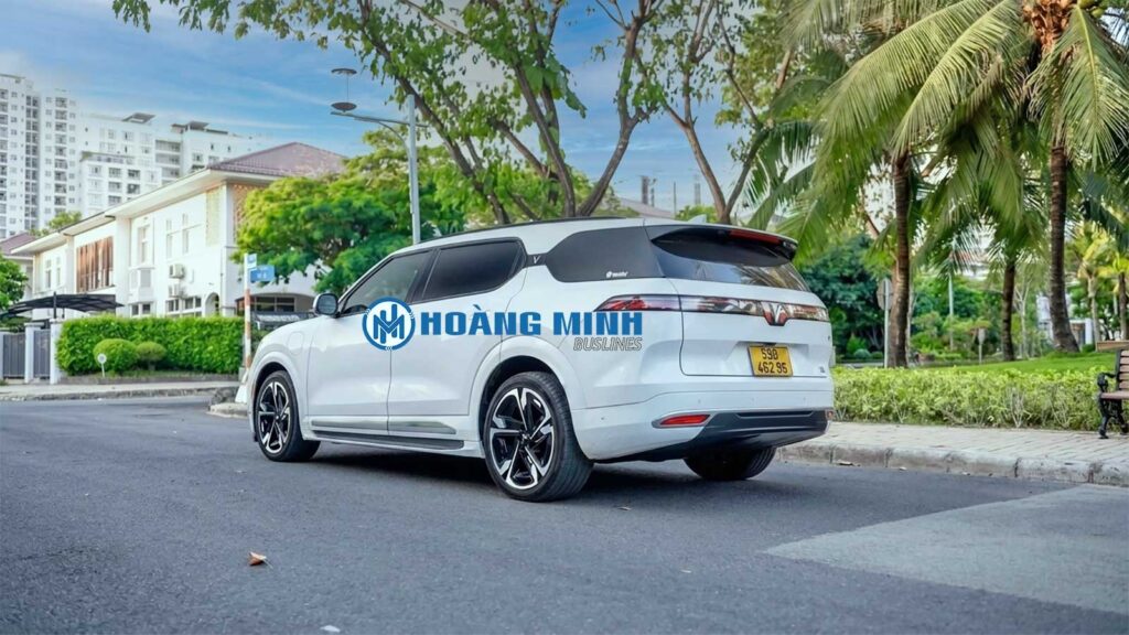 Dịch-vụ-cho-thuê-xe-7-chỗ-cao-cấp,-phục-vụ-tận-tâm