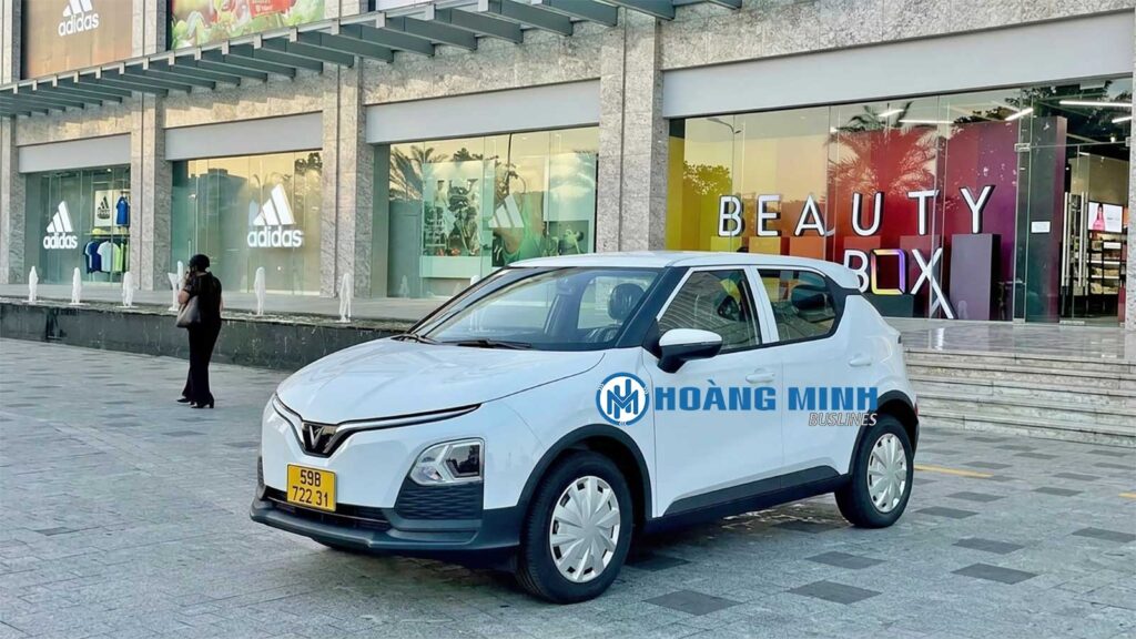 Thuê-xe-4-chỗ-đi-đi-công-tác-tại-nội-thành-TPHCM